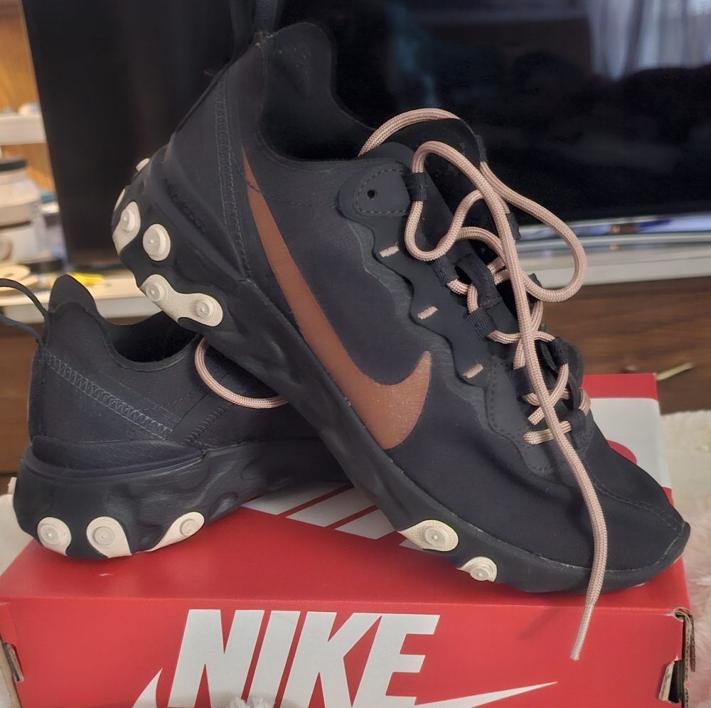 Nike.React Element 55 Women's size 7.5...CTII86 001...oiling..Black tan..brown..